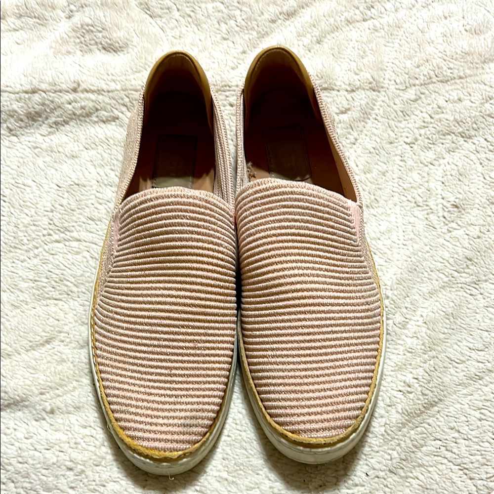 Ugg Slip-ons
Size 9
Sparkly pink